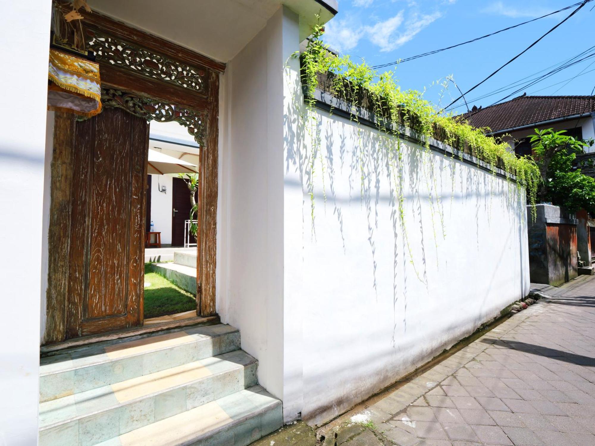 Ken Ken Guest House Seminyak  Ngoại thất bức ảnh